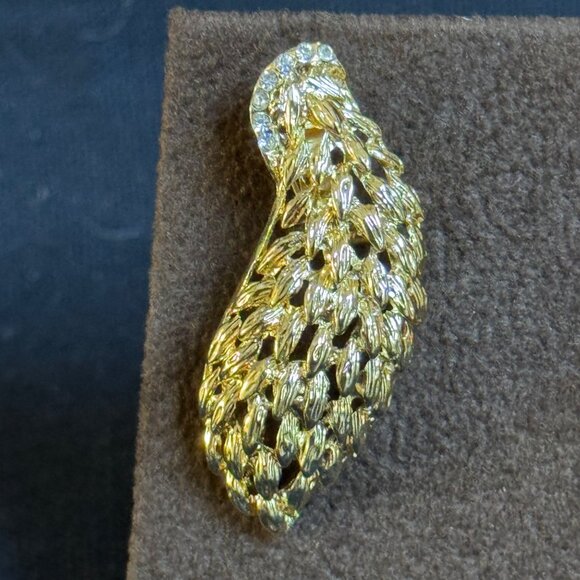 Gold Tone Angel Wing Pendant Earrings Set Intricate Design  Rhinestone Accents - Picture 13 of 13